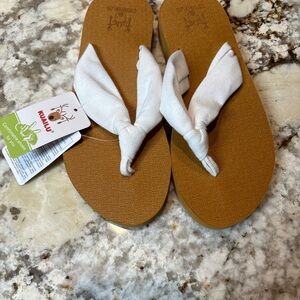 Kualiu Women's Lightweight Yoga Mat Sandals, Brown With White Strap, Size 7 NWT